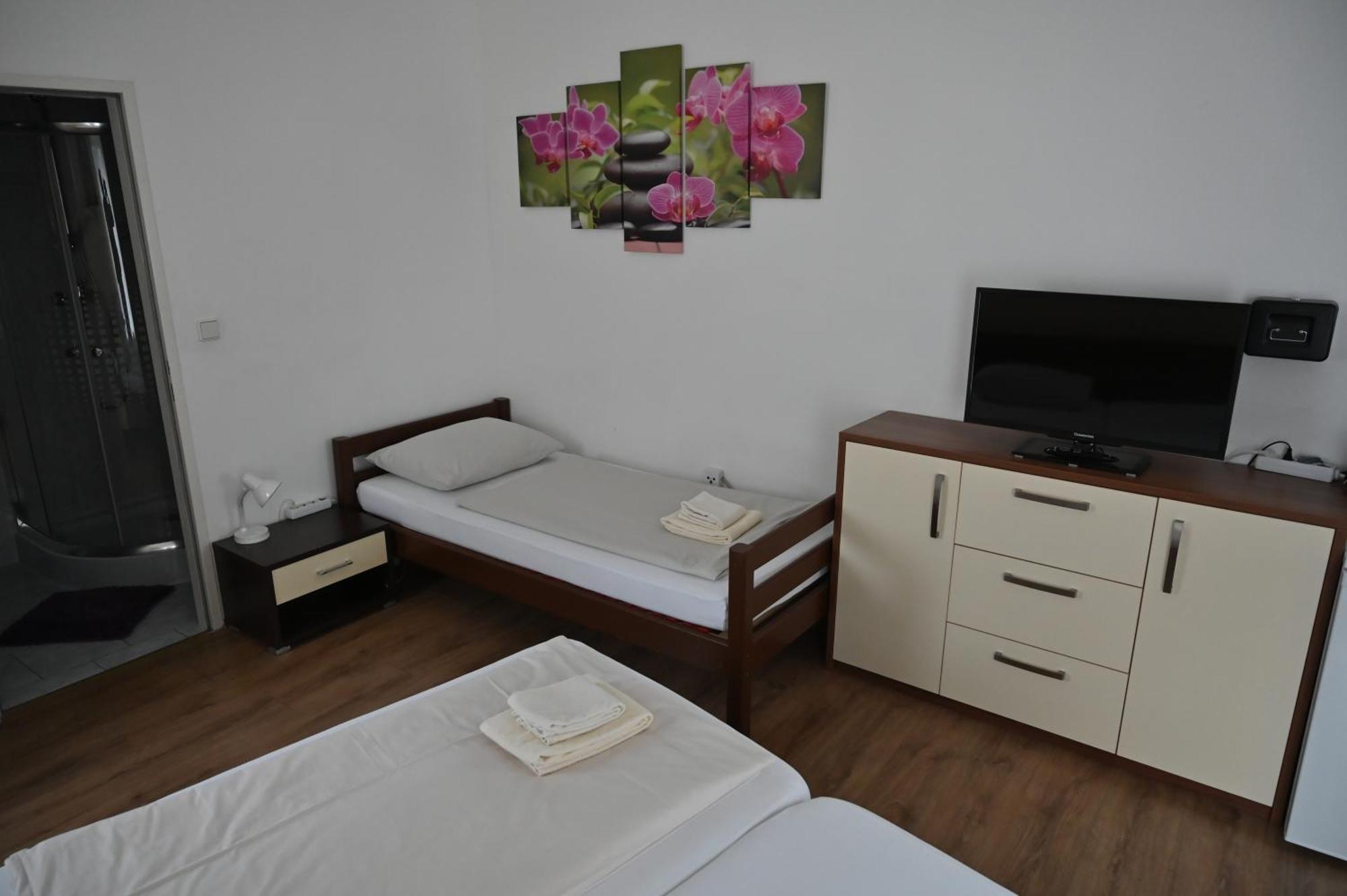 Pension Haus Nova Wiener Neustadt Extérieur photo