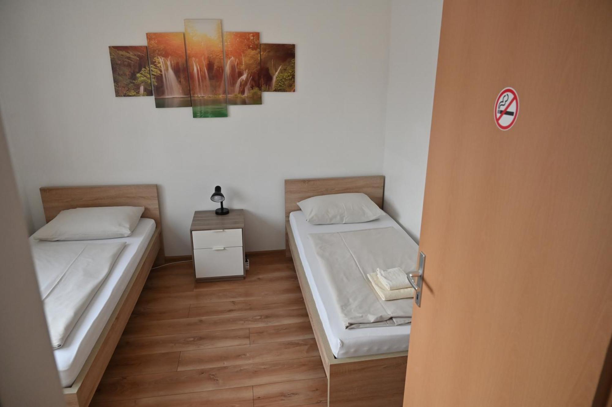Pension Haus Nova Wiener Neustadt Extérieur photo