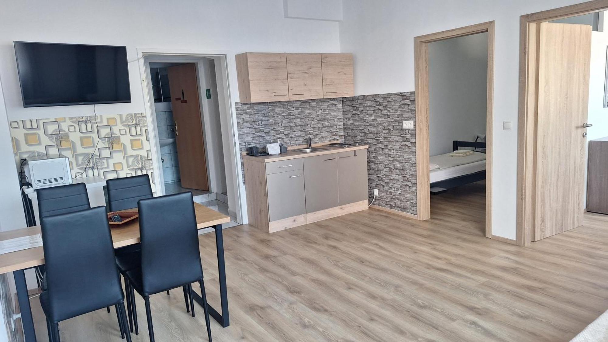Pension Haus Nova Wiener Neustadt Extérieur photo